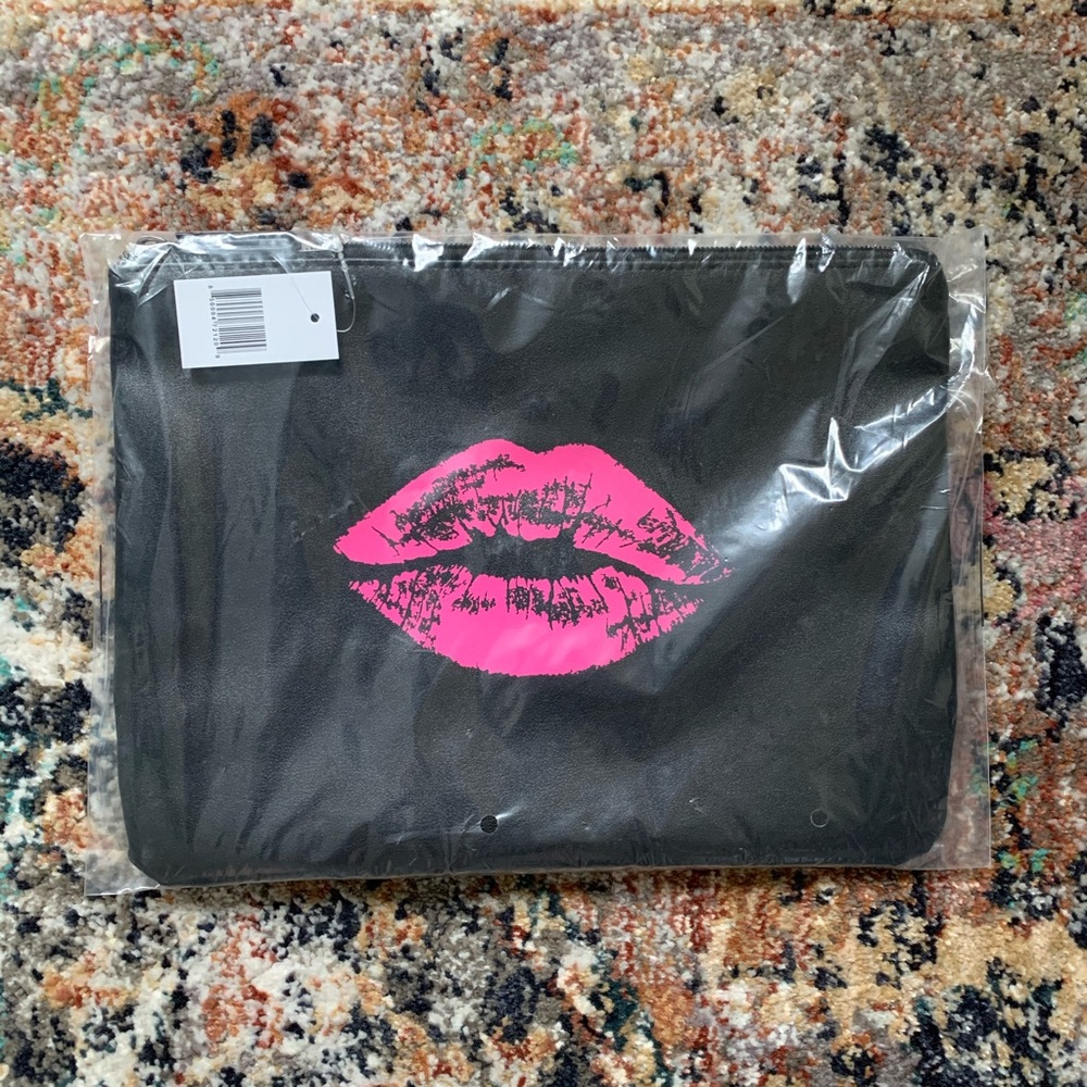 NWT Lips Cosmetic Pouch 💋